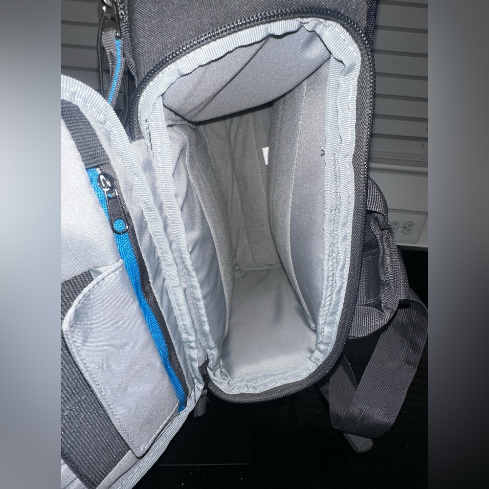 Case Logic DSLR Camera Sling Backpack - Gray - Excellent Condition - Picture 8 of 13